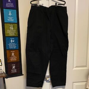 Old Navy Women’s Black Canvas Cargo Pants